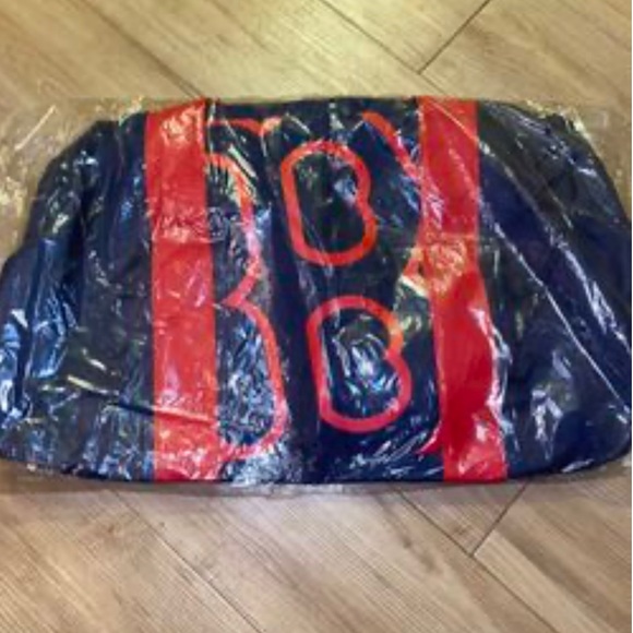 Officially Licensed MLB Boston Braves Duffle Bag - Picture 2 of 11